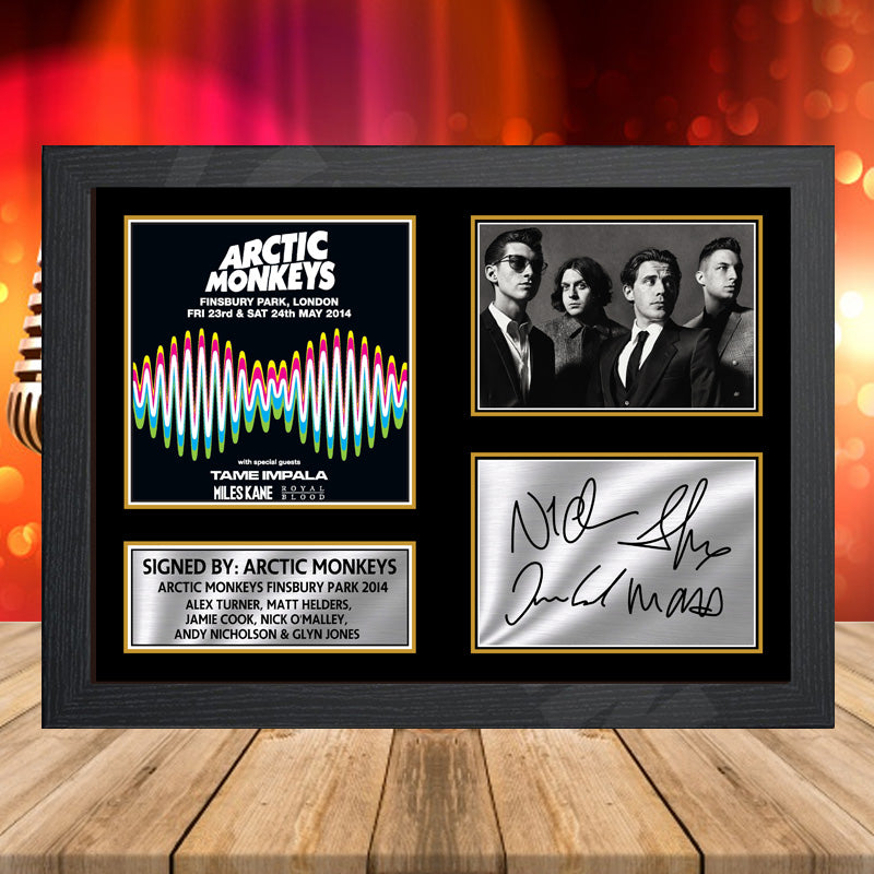 Arctic Monkeys Finsbury Park 2014 Printed Signature – Music-Landscape Star Print – Arctic Monkeys Finsbury Park 2014 Printed Signature