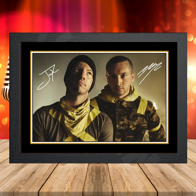 Twenty One Pilots 3 – Printed Signature Music-Landscape Star Print – Twenty One Pilots 3