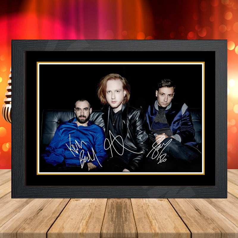 Two Door Cinema Club – Printed Signature Music-Landscape Star Print – Two Door Cinema Club