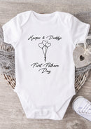 Personalized First Father's Day Baby Grow – Daddy & Baby Name Heart Balloon Design – Custom Baby Vest Bodysuit – First Fathers Day Gift for New Dad