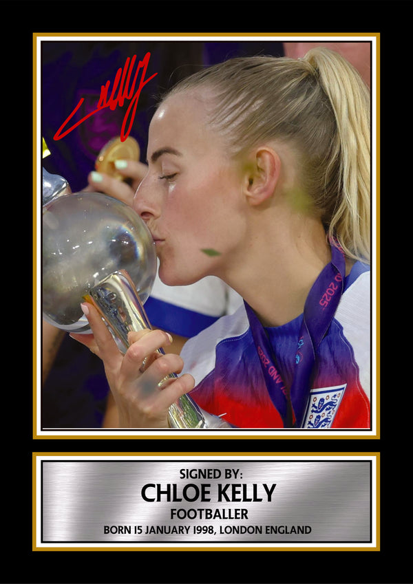 Chloe Kelly Printed Signature Poster Print – England Women’s Football Trophy Celebration Wall Art – Style Soccer Wall Art – Reproduction Print