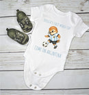 Personalised First World Cup Argentina Baby Grow – Custom Name Football Baby Bodysuit – Come On Argentina Bird Football Design – Argentina Supporter Infant Romper – World Cup Baby Gift