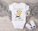 Personalized First World Cup England Baby Grow – Custom Name Football Baby Bodysuit – Come On England Lion Design – England Football Supporter Baby Romper – World Cup Baby Gift for Boys & Girls