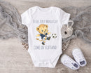 Personalised First World Cup Scotland Baby Grow – Custom Name Scotland Football Baby Bodysuit – Come On Scotland Lion Design – Scottish Football Fan Baby Romper – Newborn Supporter Gift