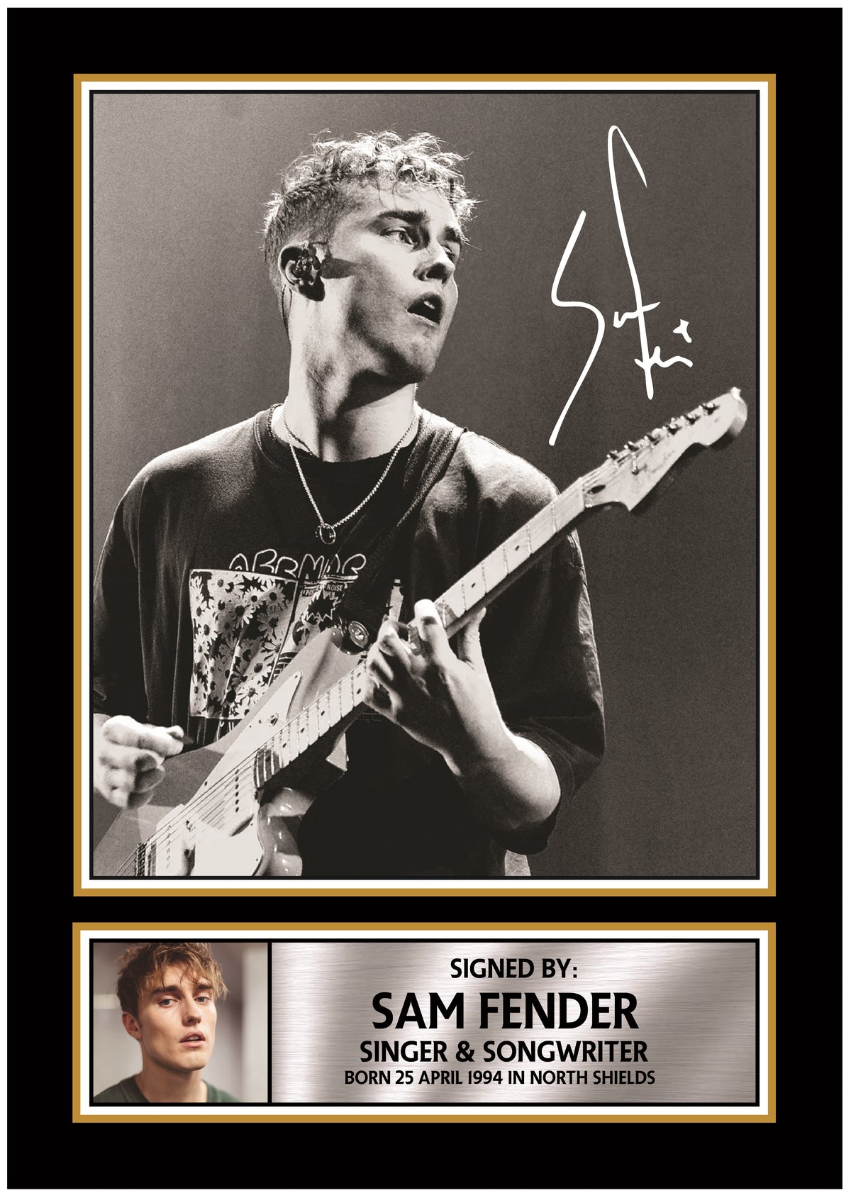 Sam Fender Printed Signature Poster Print – Black & White Live Guitar Portrait Wall Art – Indie Rock Music Wall Art Gift for Fans – Sam Fender Printed Signature Poster Print