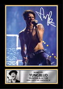 YUNGBLUD Signed Poster Print – Musician & Actor Autographed Style Wall Art – Framed Look Collectors Display – Music Fan Gift for Bedroom, Office, Studio & Home Decor