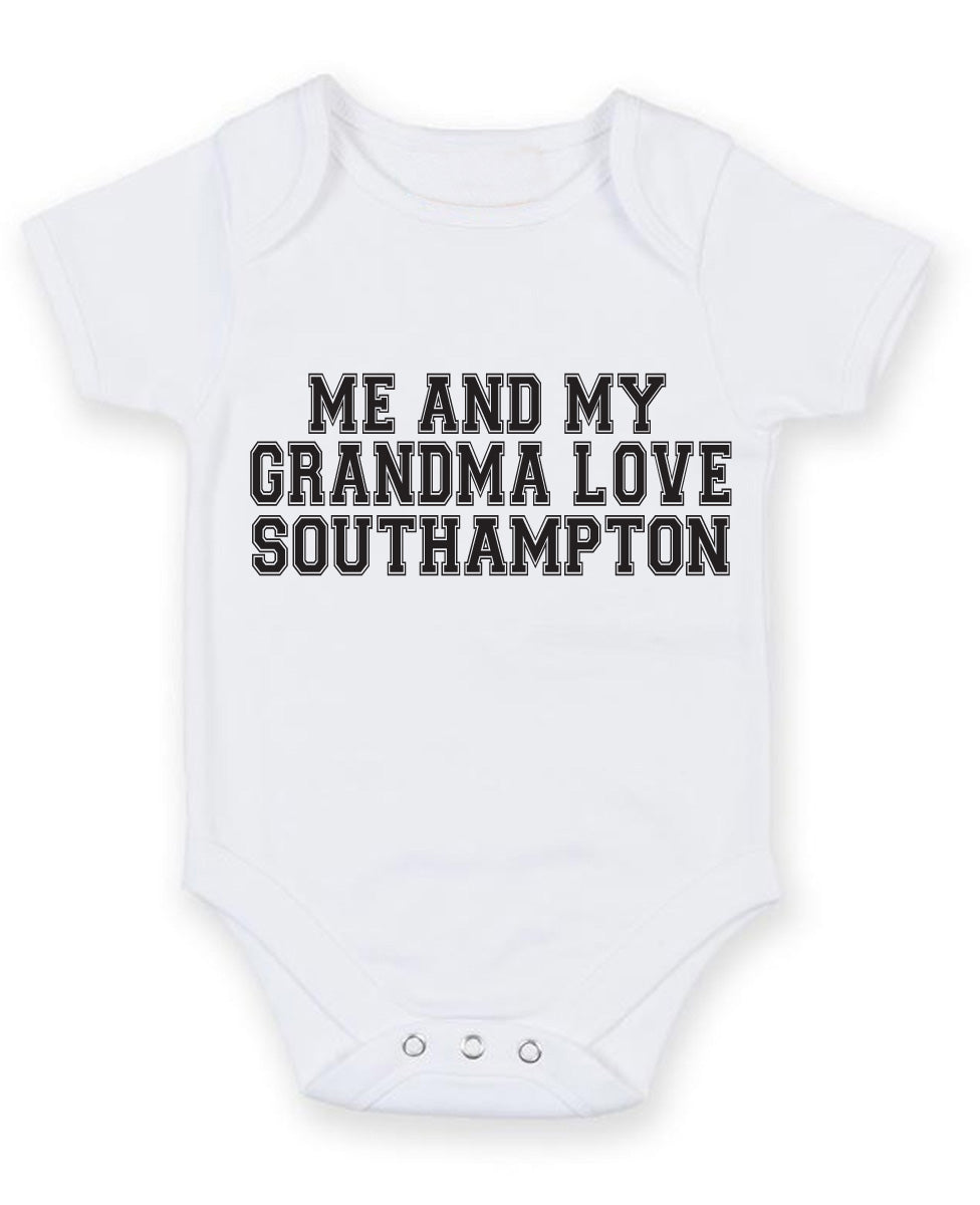 Me And My Grandma Love Southampton TEXT STYLE Baby Grow Bodysuit – Me and My Grandma Love Southampton Text Style Baby Grow Bodysuit