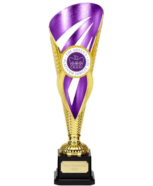 QUEEN'S PLATINUM JUBILEE GRAND VOYAGER PURPLE & GOLD DETAILED TROPHY CUP 31.5CM (12 1/2")